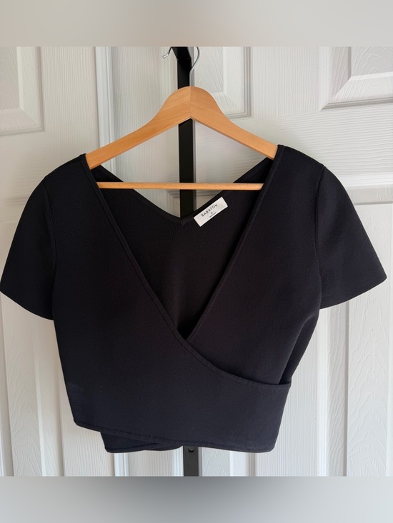 Aritzia Tops - Aritzia Babaton Sculpt Knit Wrap Cropped 
Short Sleeve-Black Size: M